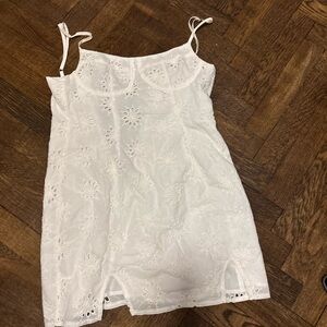 SUNDAYS (shop in SoHo, nyc) White flower lace mini dress with slit